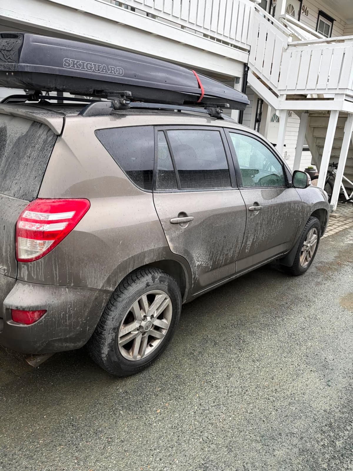 Toyota RAV4 utvendig før vask